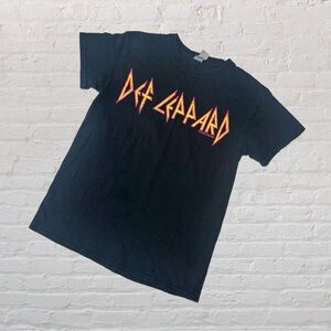 Def Leppard Gildan Black Short Sleeve Vintage Fit Cotton Band Tee in Men’s Small